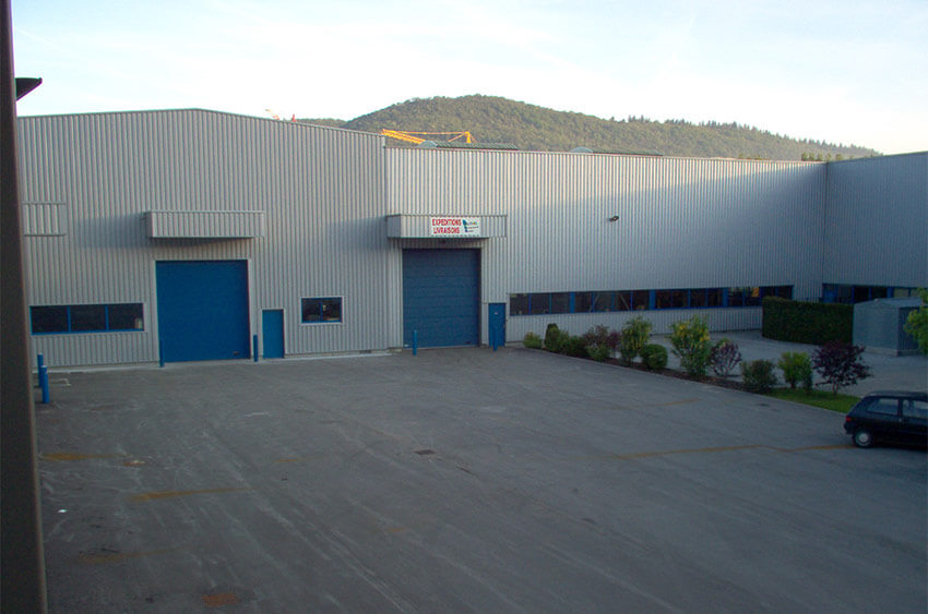 2005 - Erweiterung der Gebäude und Bau einer Verbindung zwischen den beiden Betrieben