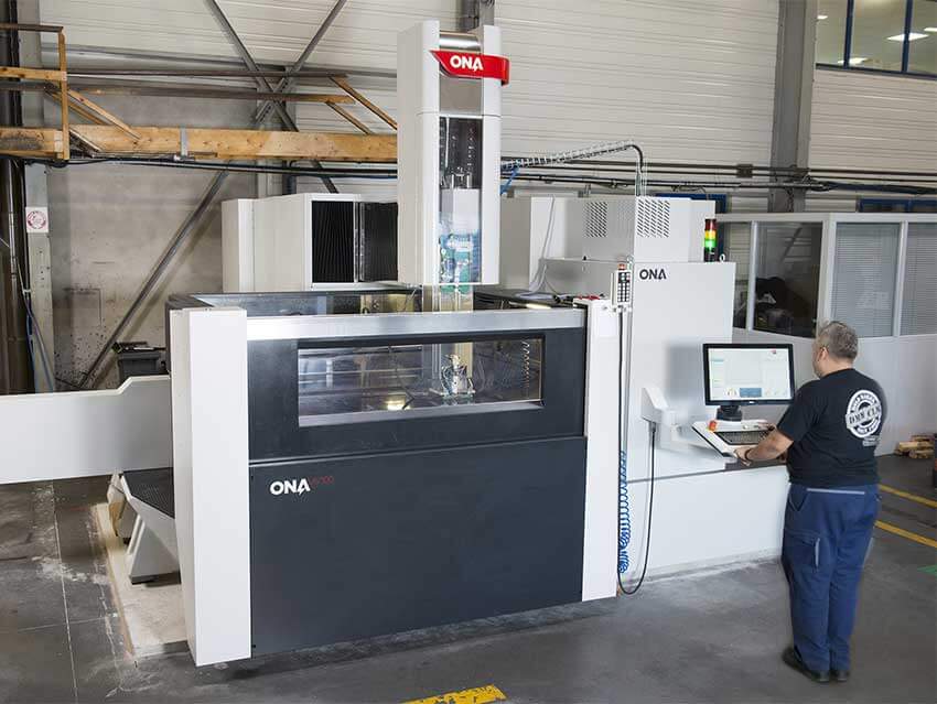DMM - Prestations de services, Forage de trous profonds, érosion à fil et enfonçage pour la mécanique de précision